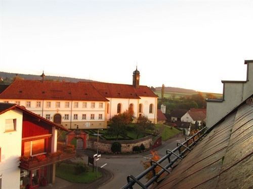 Gasthaus Kreuz Илинген-Биркендорф Экстерьер фото